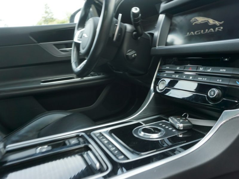 Jaguar XF zarejestrowany, ubezpieczony , f-ra VAT 23%, niski przebieg X260 (2015-)