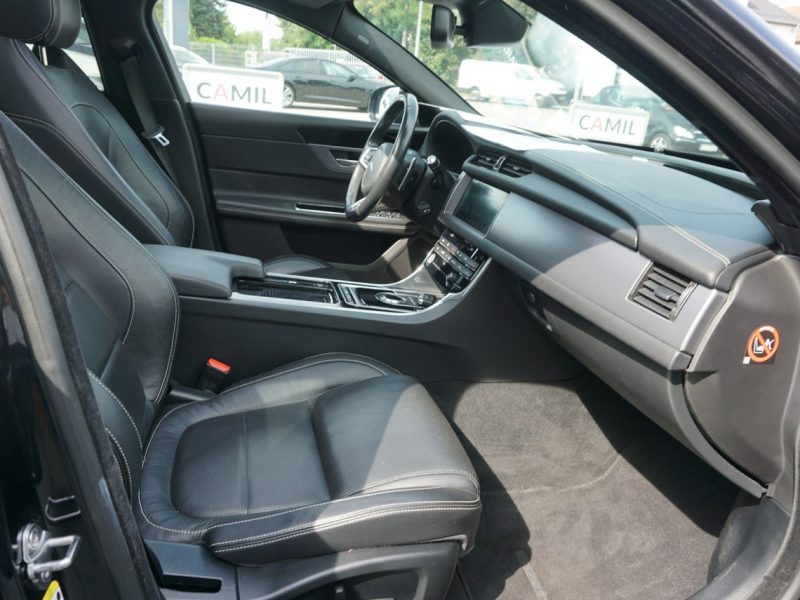Jaguar XF zarejestrowany, ubezpieczony , f-ra VAT 23%, niski przebieg X260 (2015-)