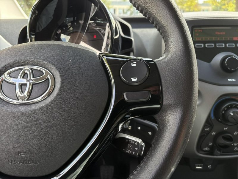 Toyota Aygo 1.0 X-PLAY, salon Polska, gwarancja II (2014-)