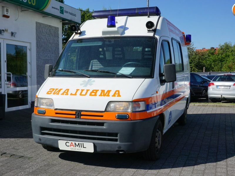 Peugeot Boxer sanitarka transportowa z miejscem do leżenia i wyposażeniem, I (1994-2006)