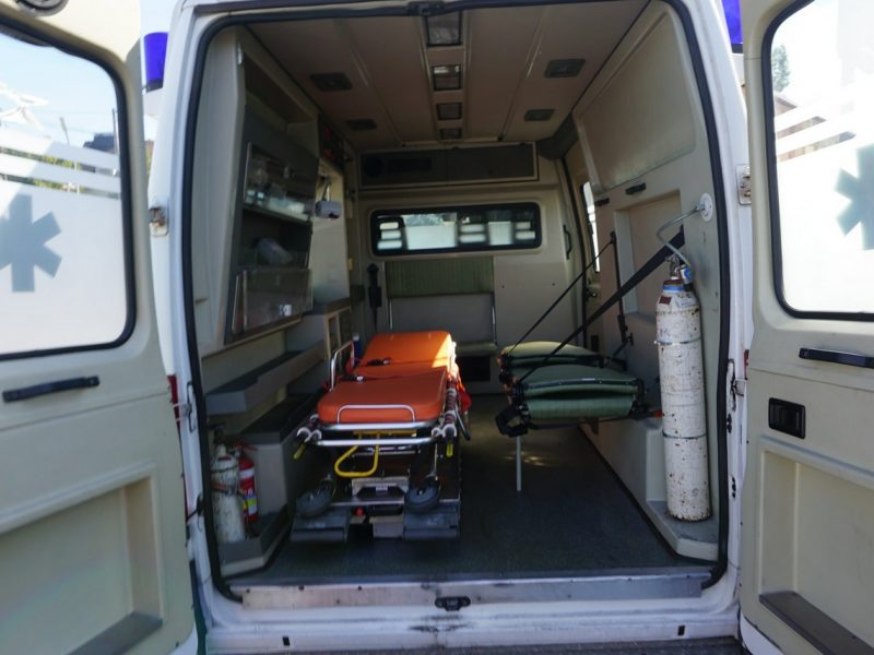 Peugeot Boxer sanitarka transportowa z miejscem do leżenia i wyposażeniem, I (1994-2006)