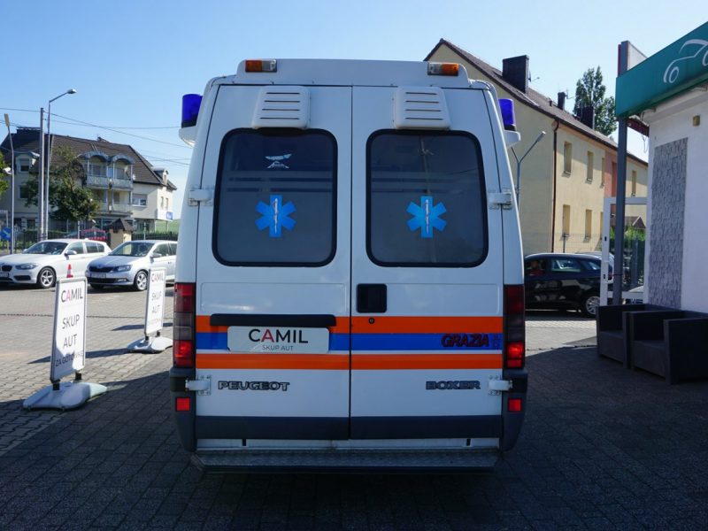Peugeot Boxer sanitarka transportowa z miejscem do leżenia i wyposażeniem, I (1994-2006)