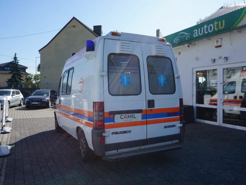Peugeot Boxer sanitarka transportowa z miejscem do leżenia i wyposażeniem, I (1994-2006)