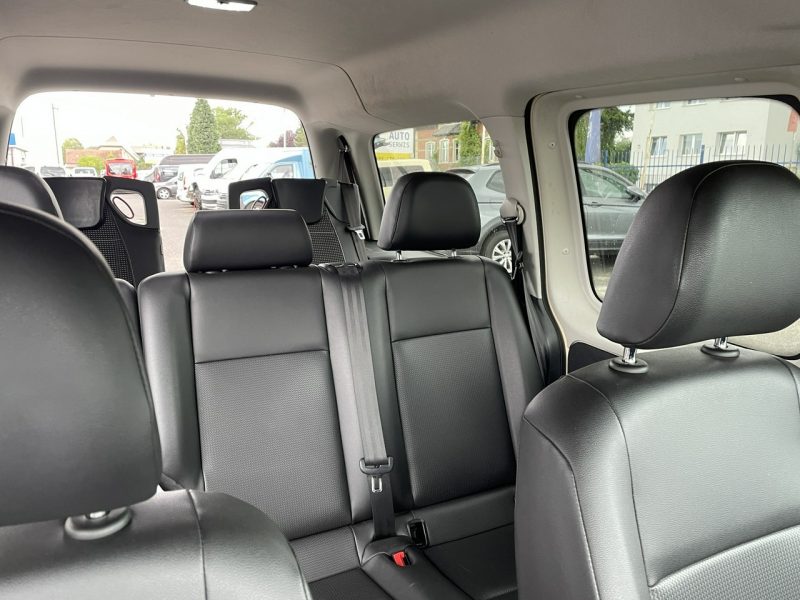 Volkswagen Caddy Caddy 2.0-150 Niepełnosprawnych inwalida rampa Bogate wyposażeniePFRON IV (2015-)