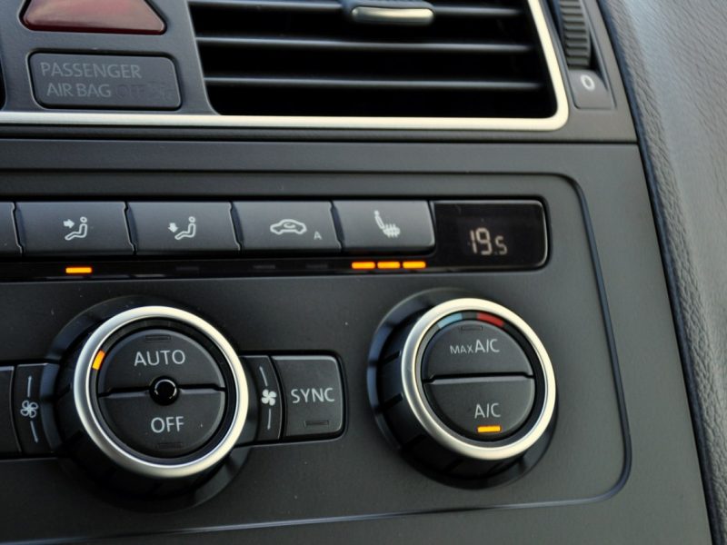 Volkswagen Touran 1.6TDI(105KM)*Duża Navi*Klimatronik*Asys.Parkowania*Welur*Reling*Alu16 II (2010-2015)