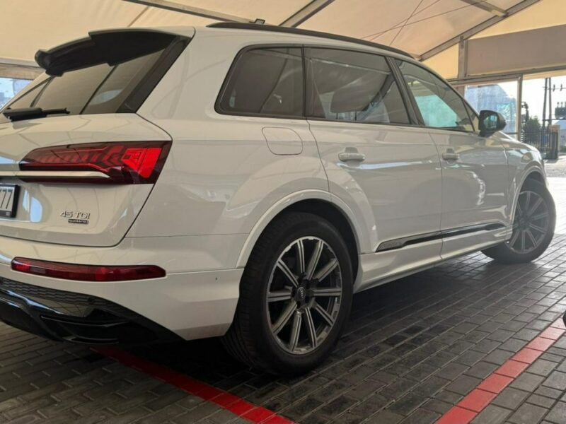 Audi Q7 II (2015-)