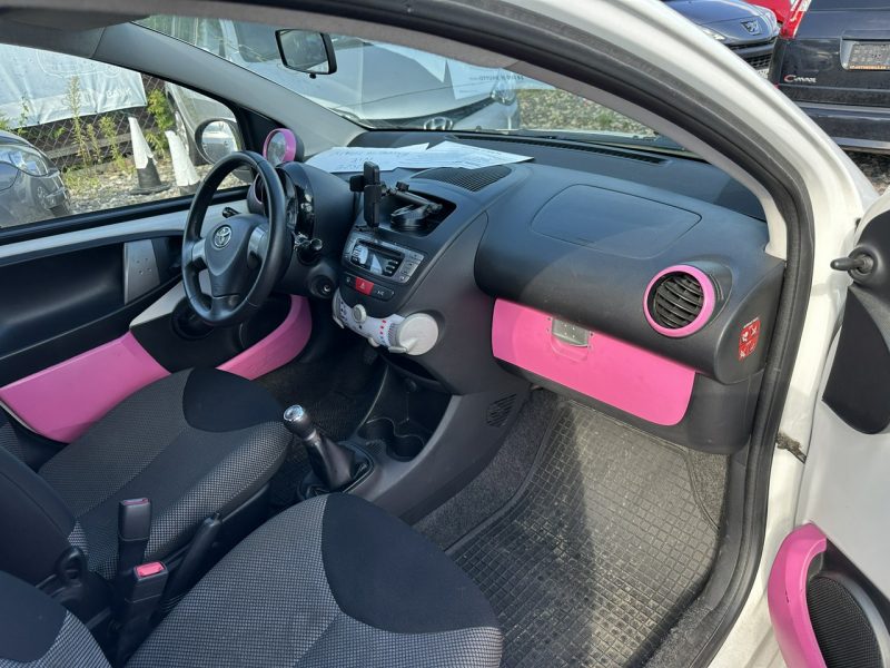 Toyota Aygo Po podwójnym liftingu, 5 drzwi, rozrząd na łańcuszku, światła LED I (2005-2014)