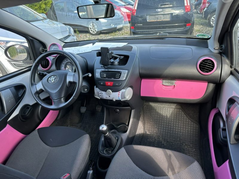 Toyota Aygo Po podwójnym liftingu, 5 drzwi, rozrząd na łańcuszku, światła LED I (2005-2014)