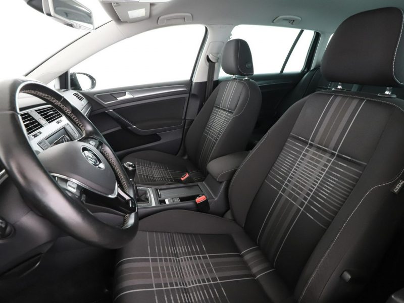 Volkswagen Golf Comfortline PDC grzane fotele climatronic tempomat VII (2012-)
