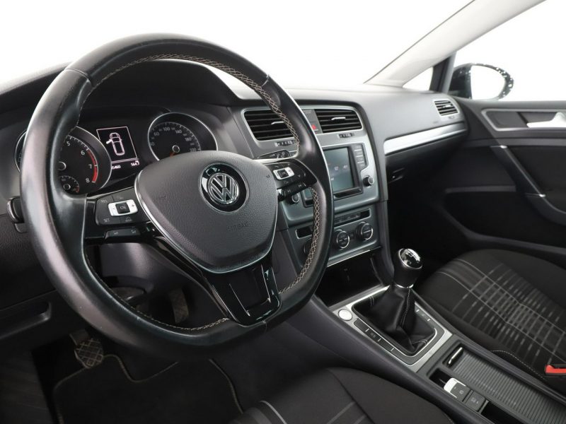 Volkswagen Golf Comfortline PDC grzane fotele climatronic tempomat VII (2012-)