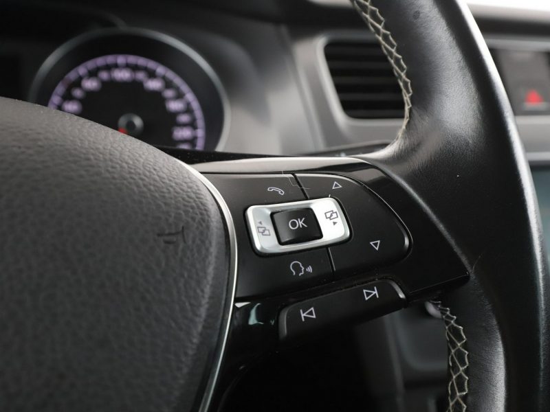 Volkswagen Golf Comfortline PDC grzane fotele climatronic tempomat VII (2012-)
