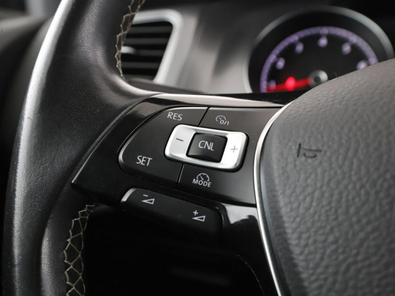 Volkswagen Golf Comfortline PDC grzane fotele climatronic tempomat VII (2012-)