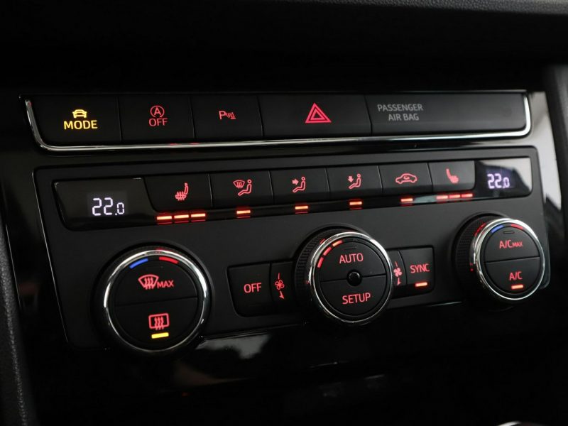 Seat Leon FR automat alcantara virtual panorama ACC grzane fotele PDC-kamera LED III (2012-)