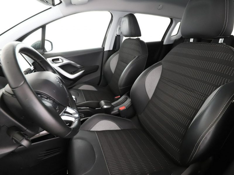 Peugeot 2008 półskóra navi klima auto kamera i czujniki parkowania II (2019-)