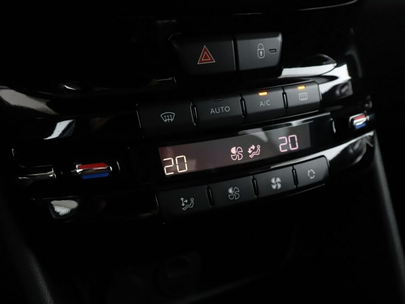 Peugeot 2008 półskóra navi klima auto kamera i czujniki parkowania II (2019-)