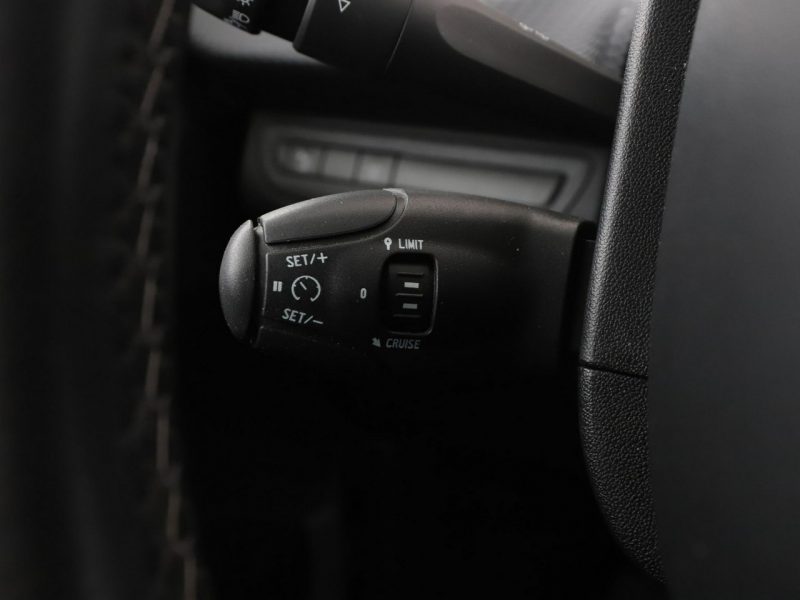 Peugeot 2008 półskóra navi klima auto kamera i czujniki parkowania II (2019-)