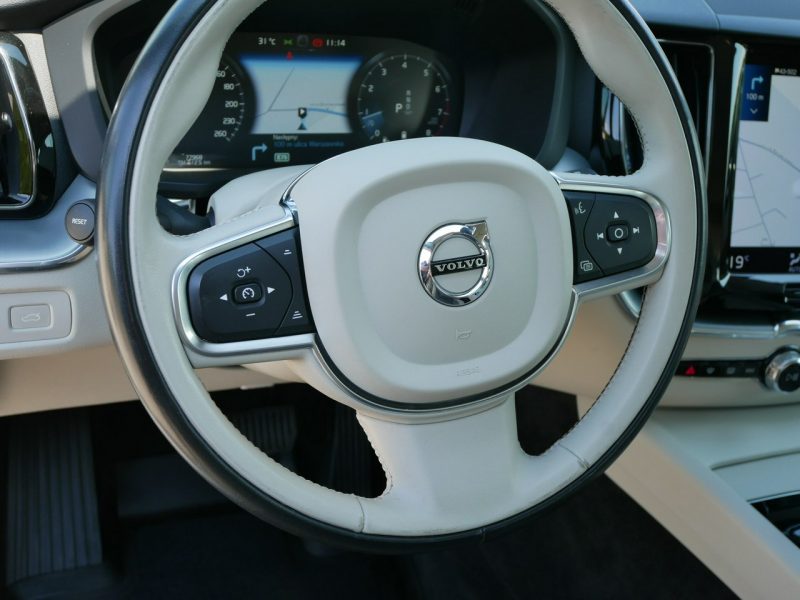 Volvo XC 60 2.0B4 197KM +14KM Momentum Pro M-hybrid +Hak -1 Wł -VAT 23% Brutto II (2017-)