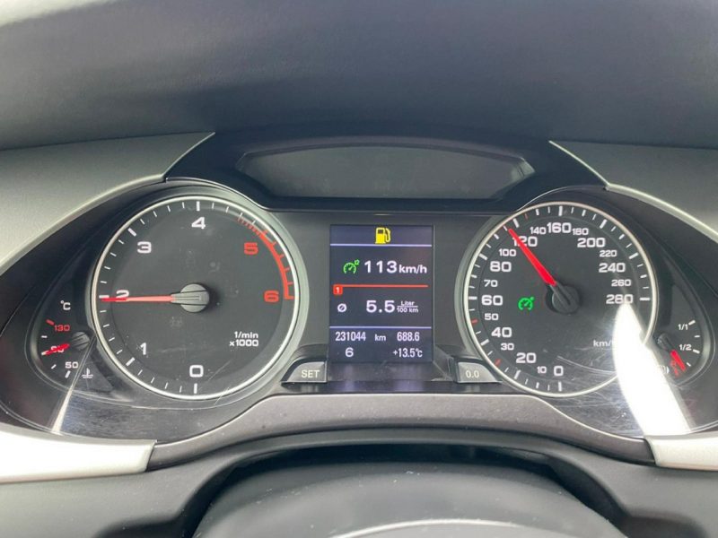 Audi A4 Audi A4 B8 2.0 TDI 143km 2008r Alu 18 zawieszenie s-line B8 (2007-2015)