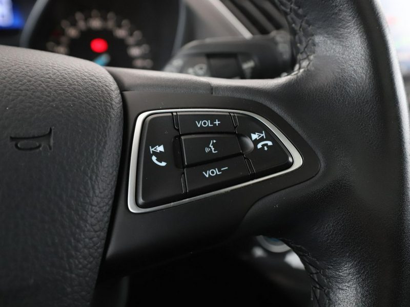 Ford Grand C-MAX bi-xenon navi klima auto kamera i czujniki parkowania grzane fotele