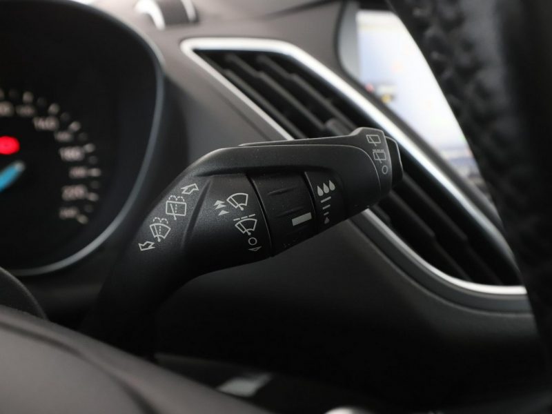 Ford Grand C-MAX bi-xenon navi klima auto kamera i czujniki parkowania grzane fotele