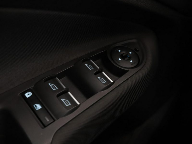 Ford Grand C-MAX bi-xenon navi klima auto kamera i czujniki parkowania grzane fotele