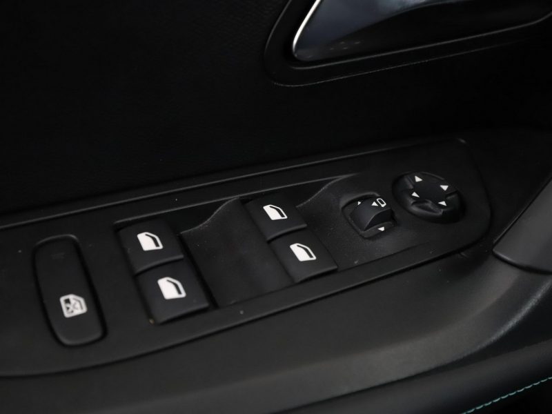 Peugeot 2008 FV23% full LED virtual cocpit navi kamera i czujniki parkowania II (2019-)