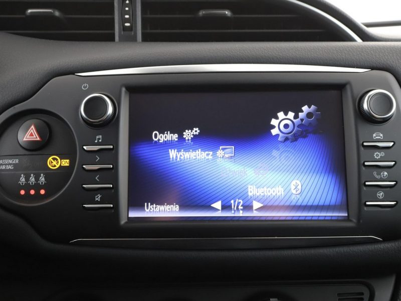 Toyota Yaris automat grzane fotele kamera Bluetooth tempomat III (2011-2019)