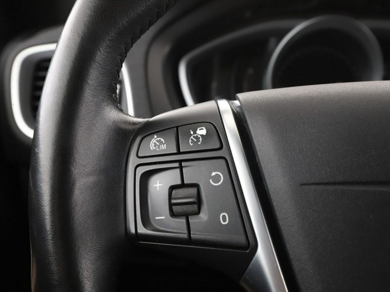 Volvo V40 Cross Country CrossCountry D3 automat navi kamera ACC grzane fotele head-up LED
