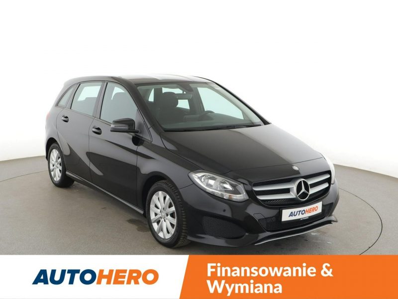 Mercedes B 180 navi czujniki parkowania klimatyzacja grzane fotele W246 (2011-)