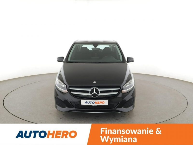 Mercedes B 180 navi czujniki parkowania klimatyzacja grzane fotele W246 (2011-)