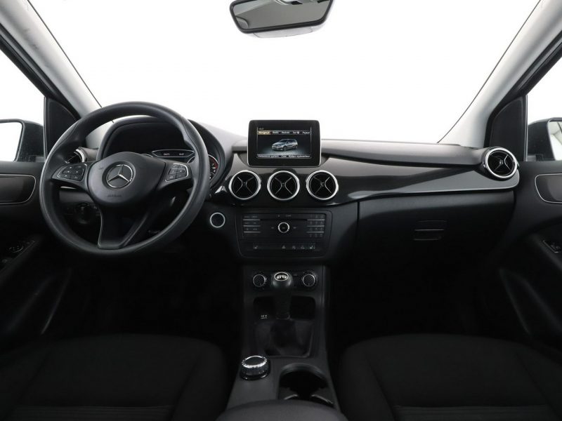 Mercedes B 180 navi czujniki parkowania klimatyzacja grzane fotele W246 (2011-)
