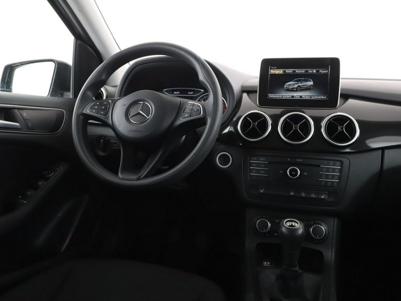 Mercedes B 180 navi czujniki parkowania klimatyzacja grzane fotele W246 (2011-)