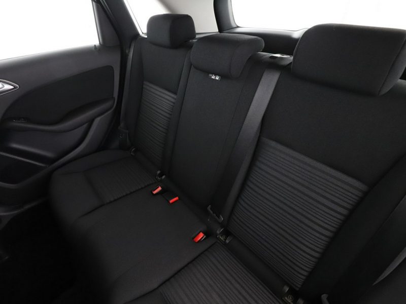 Mercedes B 180 navi czujniki parkowania klimatyzacja grzane fotele W246 (2011-)