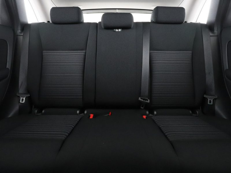 Mercedes B 180 navi czujniki parkowania klimatyzacja grzane fotele W246 (2011-)