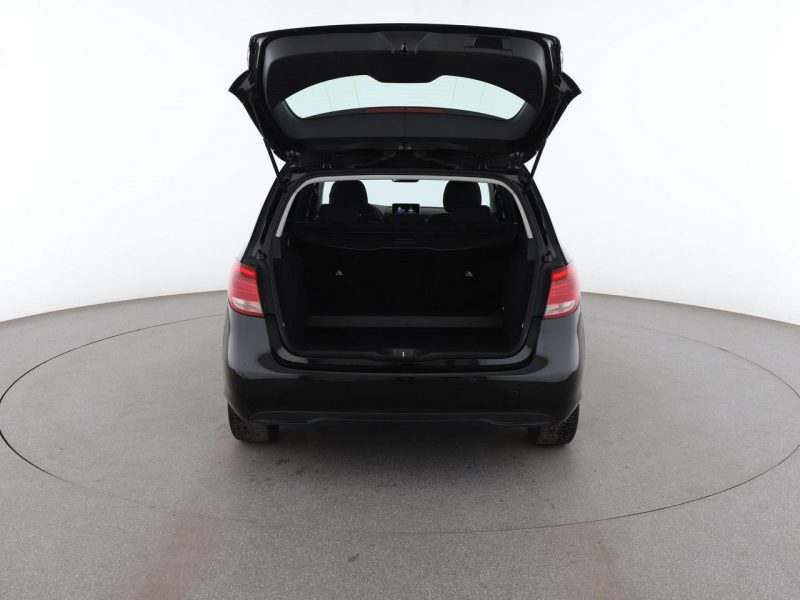 Mercedes B 180 navi czujniki parkowania klimatyzacja grzane fotele W246 (2011-)