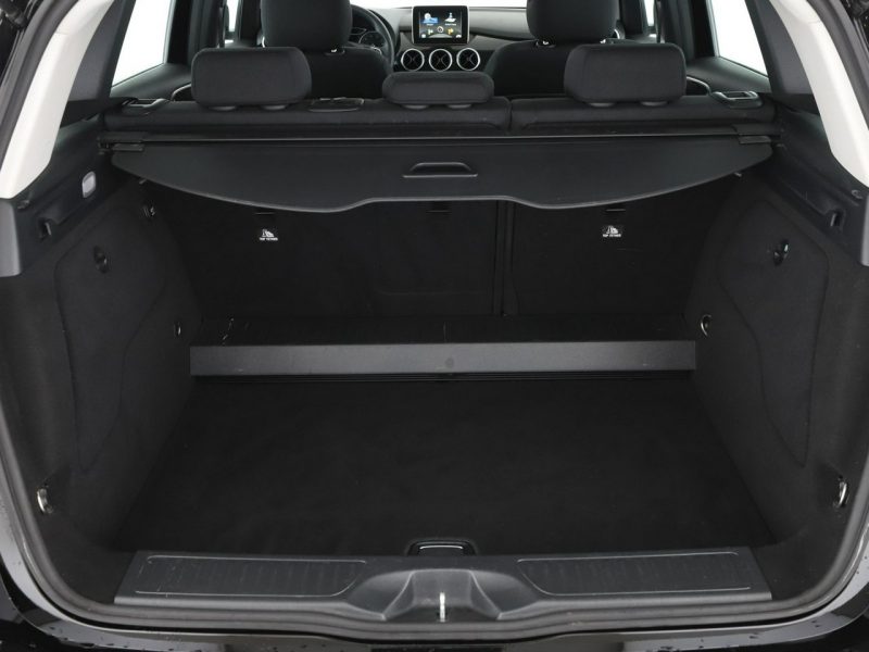 Mercedes B 180 navi czujniki parkowania klimatyzacja grzane fotele W246 (2011-)