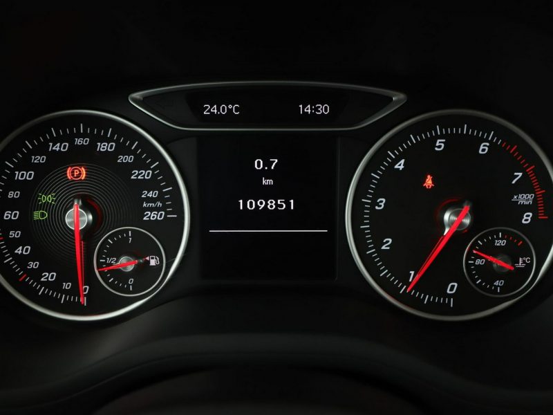 Mercedes B 180 navi czujniki parkowania klimatyzacja grzane fotele W246 (2011-)