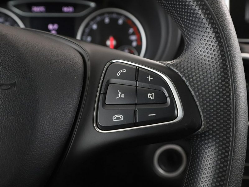 Mercedes B 180 navi czujniki parkowania klimatyzacja grzane fotele W246 (2011-)