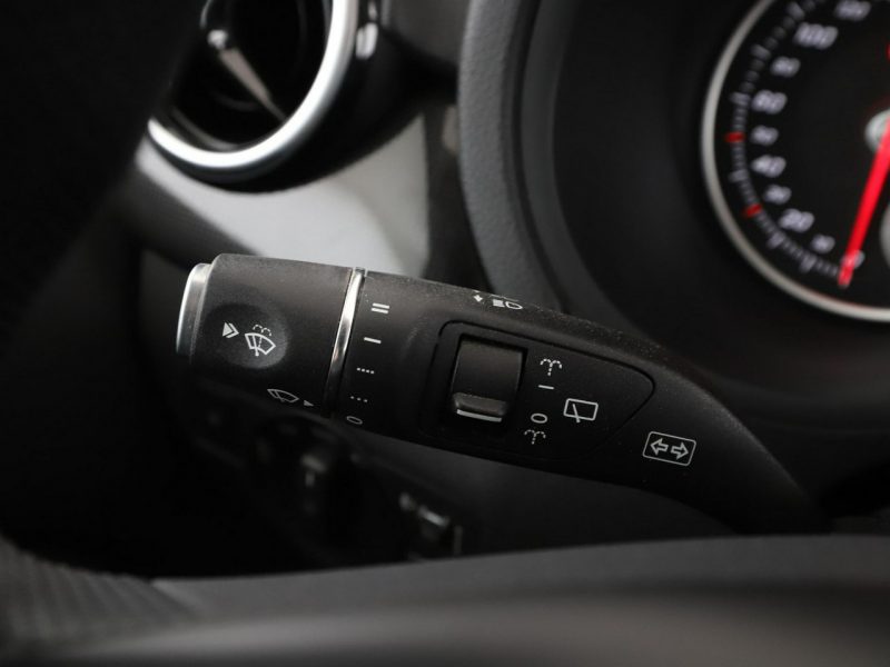 Mercedes B 180 navi czujniki parkowania klimatyzacja grzane fotele W246 (2011-)
