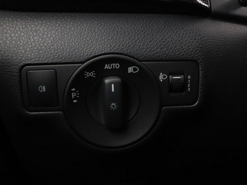 Mercedes B 180 navi czujniki parkowania klimatyzacja grzane fotele W246 (2011-)