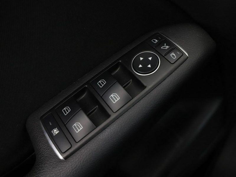 Mercedes B 180 navi czujniki parkowania klimatyzacja grzane fotele W246 (2011-)