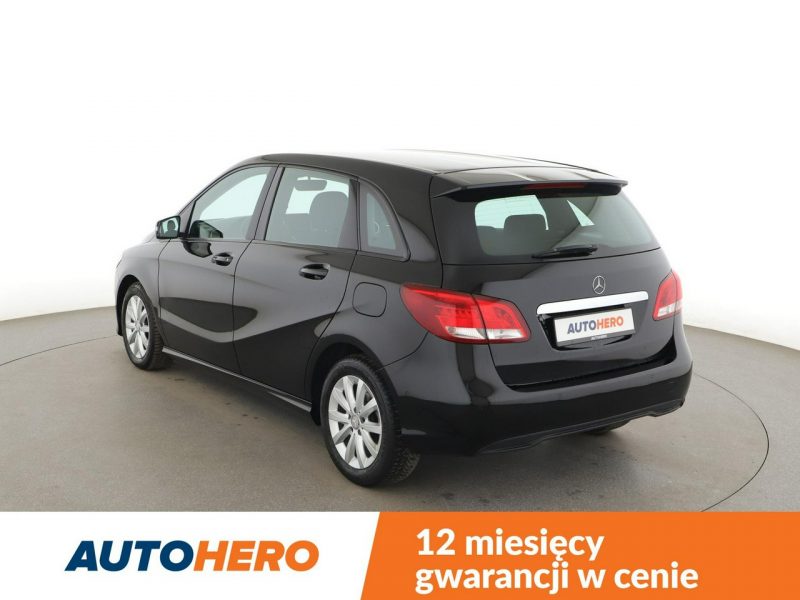 Mercedes B 180 navi czujniki parkowania klimatyzacja grzane fotele W246 (2011-)