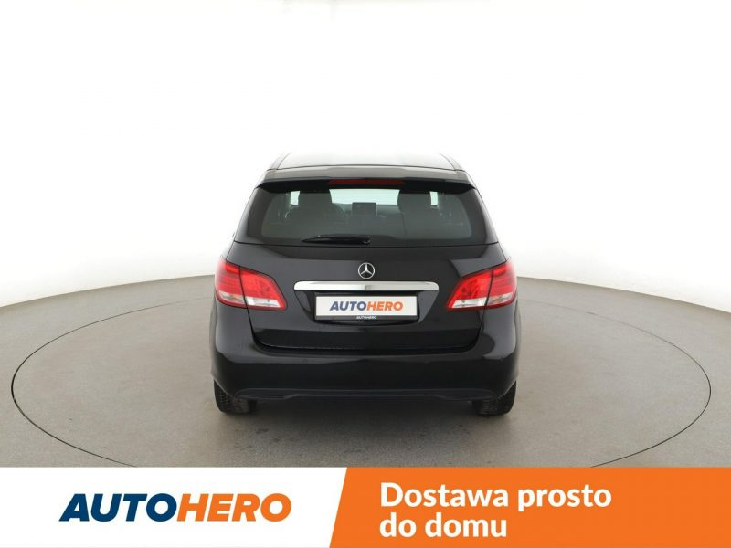 Mercedes B 180 navi czujniki parkowania klimatyzacja grzane fotele W246 (2011-)