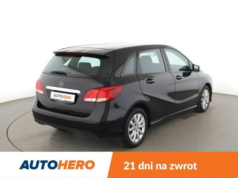 Mercedes B 180 navi czujniki parkowania klimatyzacja grzane fotele W246 (2011-)