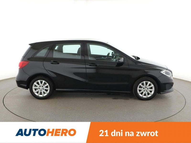 Mercedes B 180 navi czujniki parkowania klimatyzacja grzane fotele W246 (2011-)