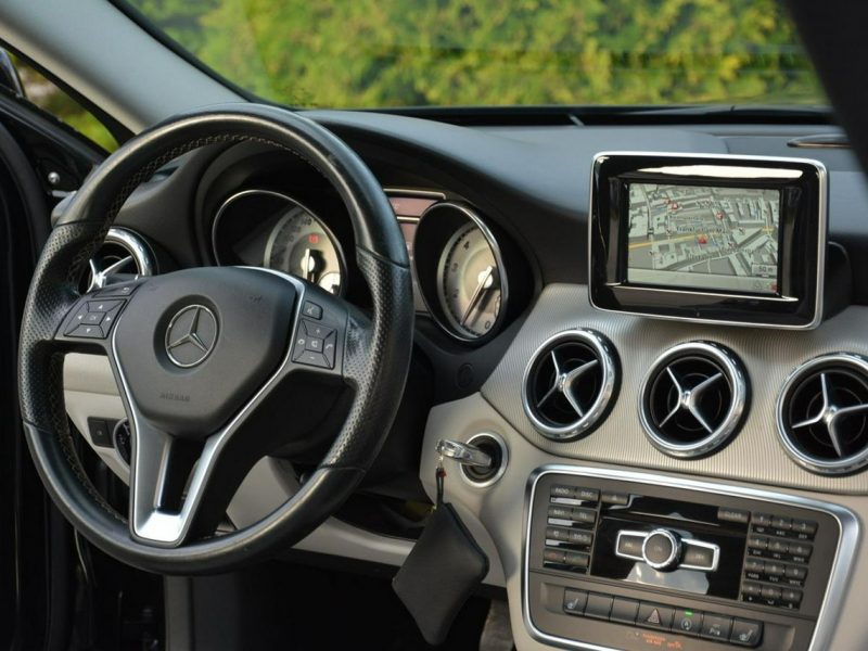 Mercedes GLA 200 1.6 156KM Urban Bi-xenon Ledy Navi Pół-skóry 2xParktronic Alu18"