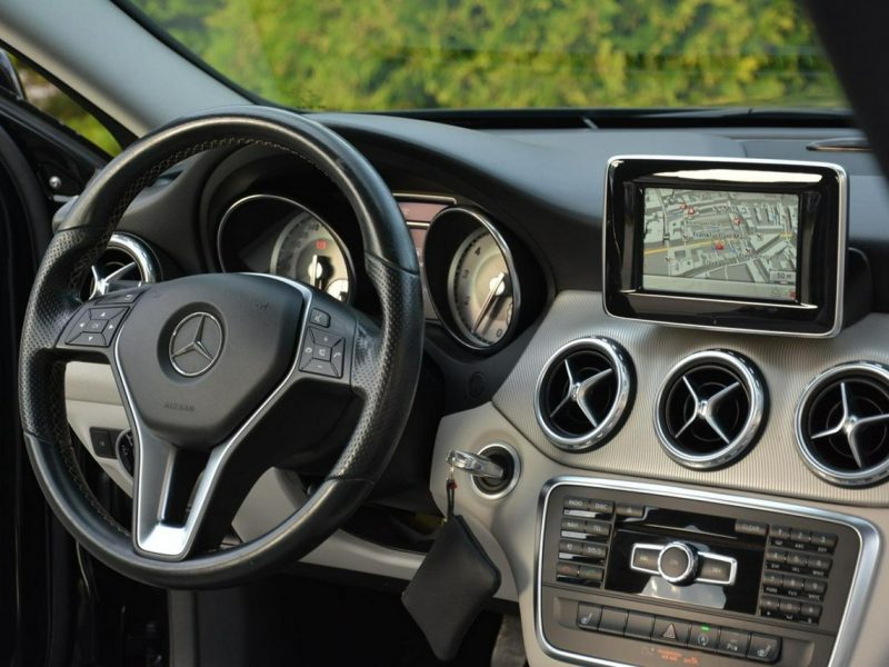 Mercedes GLA 200 1.6 156KM Urban Bi-xenon Ledy Navi Pół-skóry 2xParktronic Alu18"