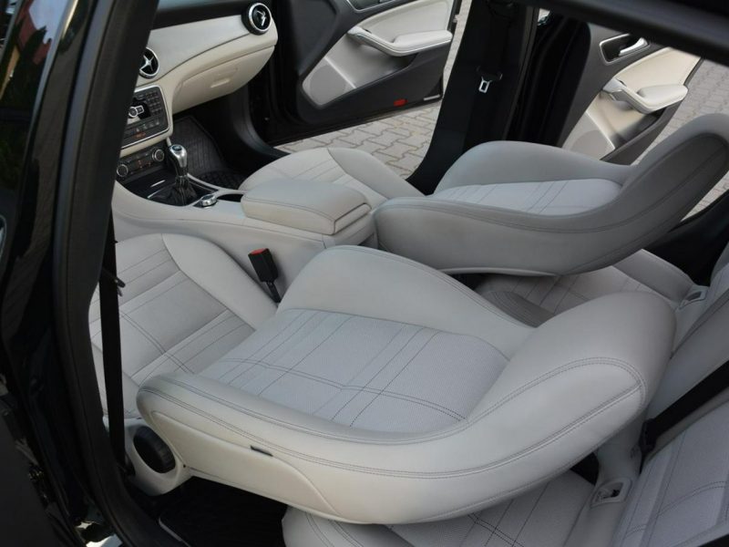 Mercedes GLA 200 1.6 156KM Urban Bi-xenon Ledy Navi Pół-skóry 2xParktronic Alu18"
