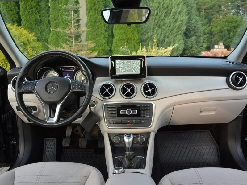 Mercedes GLA 200 1.6 156KM Urban Bi-xenon Ledy Navi Pół-skóry 2xParktronic Alu18"