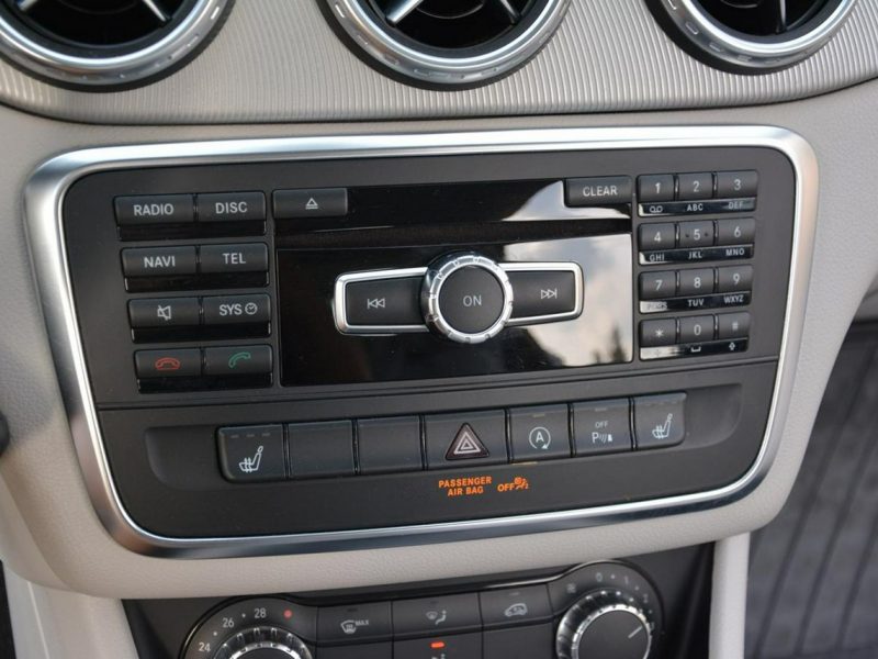 Mercedes GLA 200 1.6 156KM Urban Bi-xenon Ledy Navi Pół-skóry 2xParktronic Alu18"
